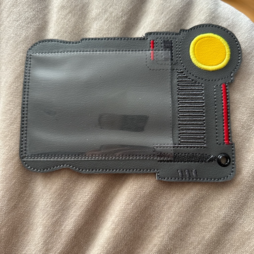 Fifth Element Multi-pass holder - Picture 1 of 2